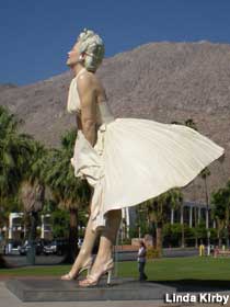 Marilyn Monroe statue.
