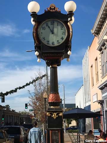 The Alibi Clock.