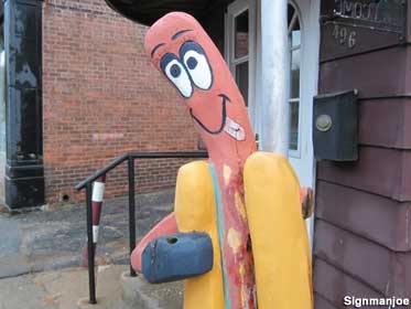 Hot dog statue.