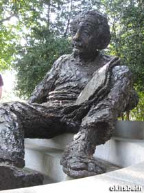 Albert Einstein statue.