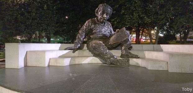 Einstein statue.