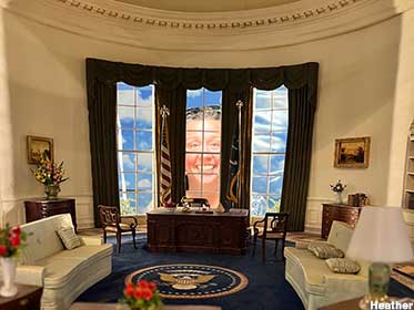 Miniature of the Oval Office.