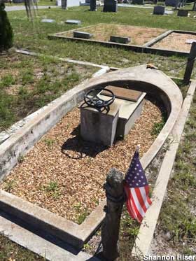 Grave shaped like a boat.