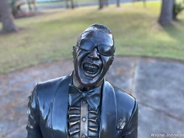 Ray Charles in Bronze.