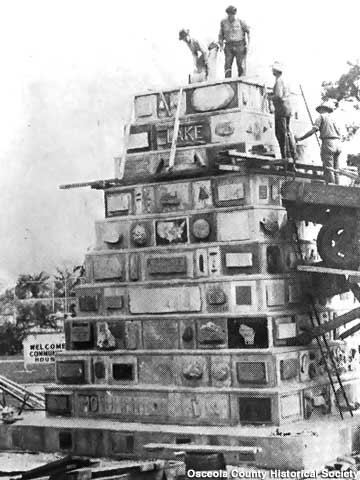 Building the Monument in 1942.