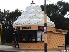 Twistee Treat cone building.