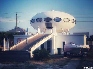 Pensacola Beach, FL - Futuro - UFO House