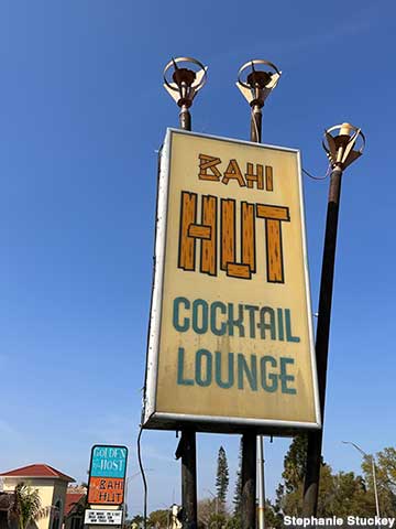 Bahi Hut sign.