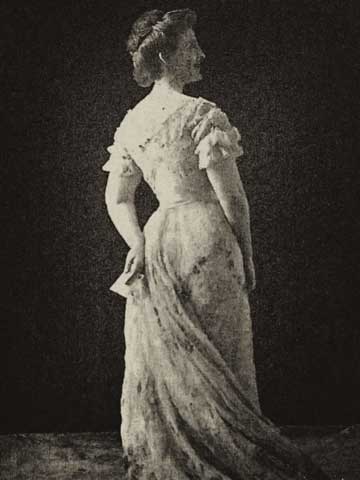 Luella as she appeared in 1906.
