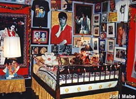 Elvis-themed slumber chamber.