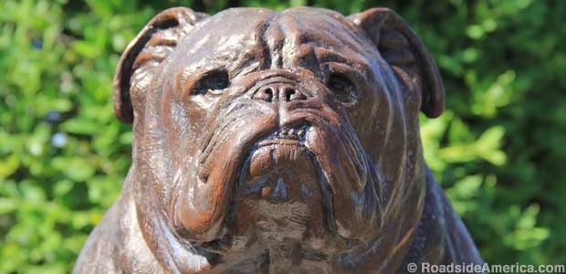 Monument to Mr. Angel, a Bulldog.