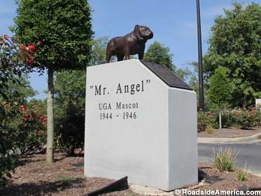 Monument to Mr. Angel, a Bulldog.