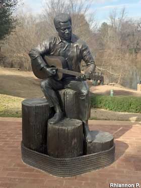 Otis Redding statue.