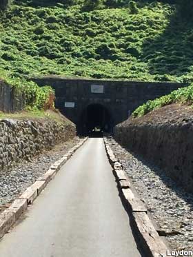 Tunnel.