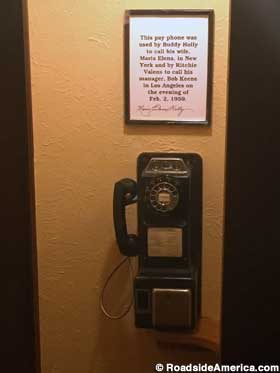 Last calls pay phone.