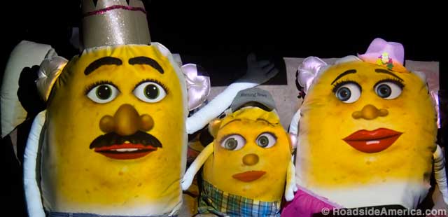 In the cellar: Animated potato royal family.