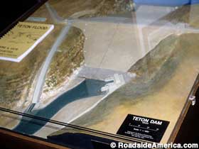 Teton Dam model.