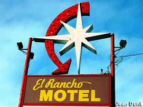 El Rancho Motel sign.