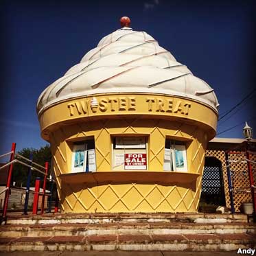 Twistee Treat cone building.