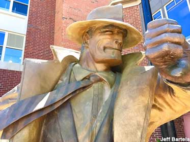 Dick Tracy statue.