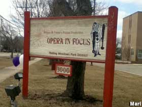 Opera in Focus sign.