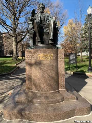 Seated Lincoln statue.