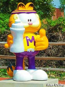 Garfield statue.