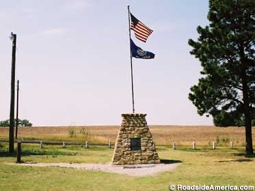 2003 photo of the monument.