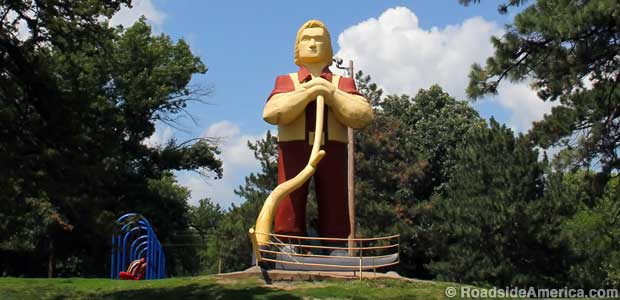 Johnny Kaw statue.