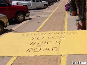 Sedan Kansas Yellow Brick Road.