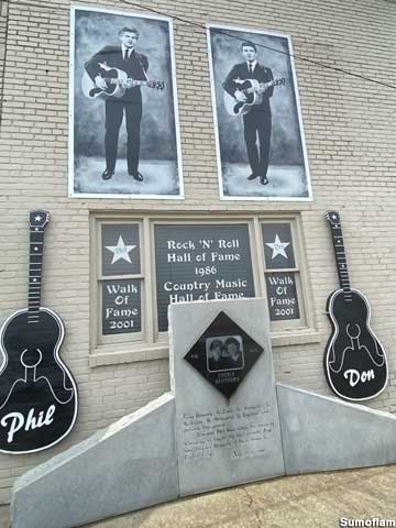 Everly Brothers Monument.