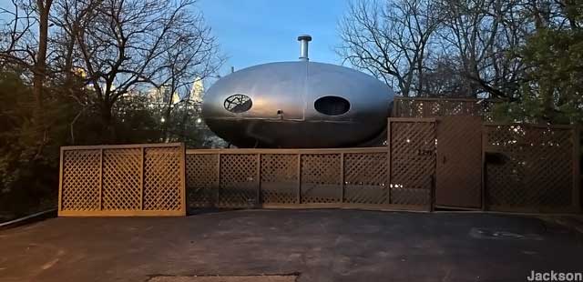 Flying Saucer House - Futuro.