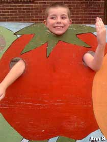 Photo opp - tomato boy.