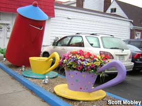 Big coffee pot and cups.