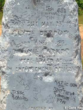Bonnie and Clyde monument defacement, 2014.