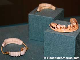 Teeth and dentures of George Washington.