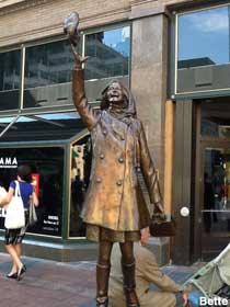 Mary Tyler Moore statue.