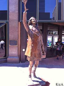 Mary Richards statue.