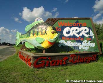 Giant Bluegill sign and statue.