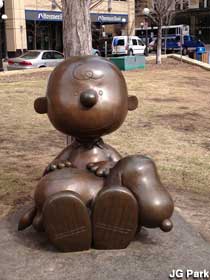 Peanuts statue.