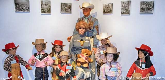 Roy and Dale and family children mannequins.