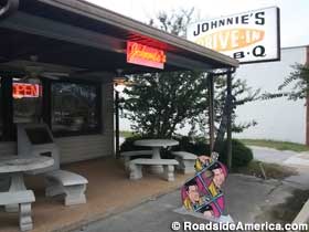 Johnnie's Drive-In exterior.