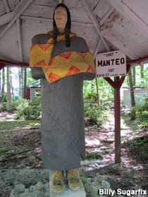 Chief Manteo statue.