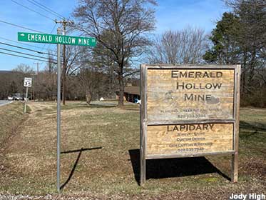Emerald Hollow Mine sign.