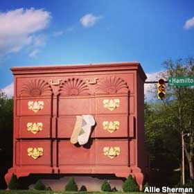 World's Largest Chest of Drawers.