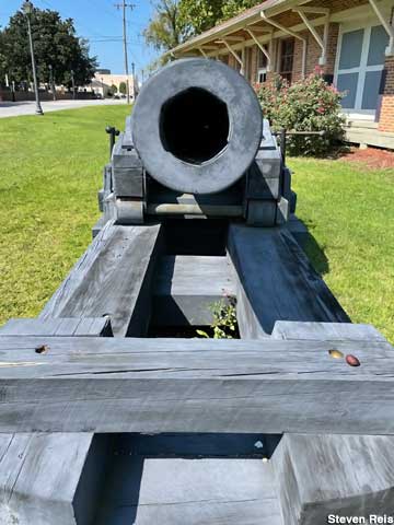 CSS Albemarle rifled cannon replica.