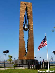 viudo Tubería Posible Bayonne, NJ - Giant 9/11 Teardrop Memorial