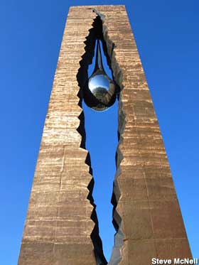 viudo Tubería Posible Bayonne, NJ - Giant 9/11 Teardrop Memorial