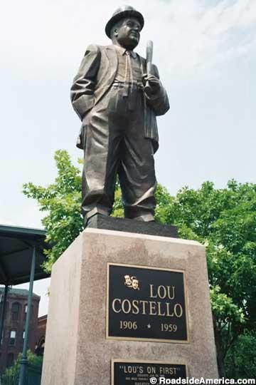 Lou Costello statue.