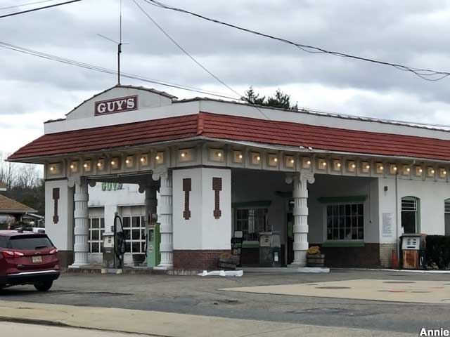 1922 Gas Station.
